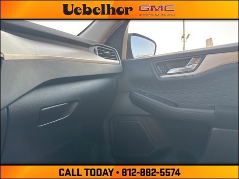 Used 2020 Ford Escape SE image 32