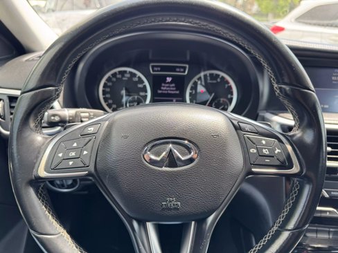 Used 2017 INFINITI QX30 image 11