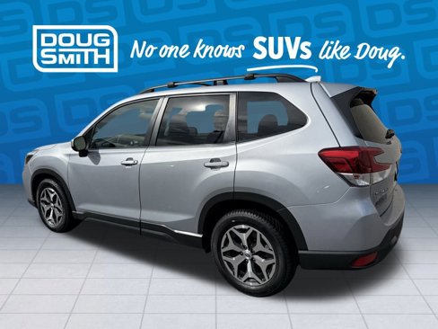 Used 2021 Subaru Forester Premium image 2