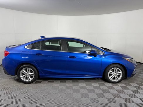 Used 2017 Chevrolet Cruze LT w/ Convenience Package image 8
