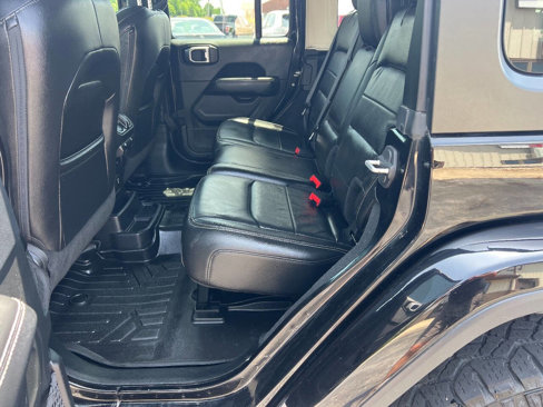 Used 2018 Jeep Wrangler Unlimited Sahara image 14