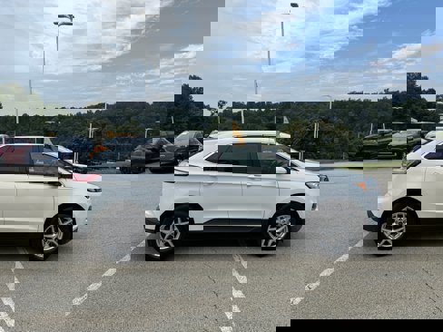 Certified 2024 Ford Edge SEL image 4