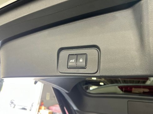 Used 2024 Nissan Rogue SV image 8
