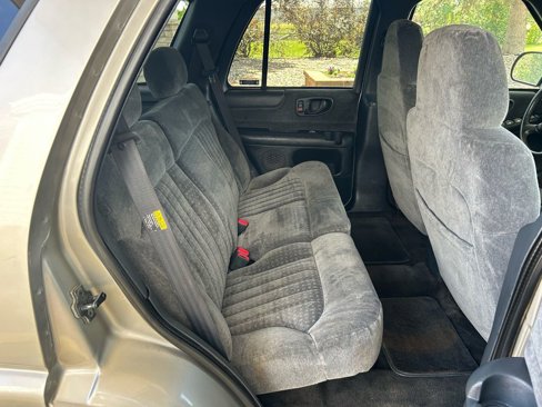 Used 2002 Chevrolet Blazer LS w/ Preferred Equipment Group image 18