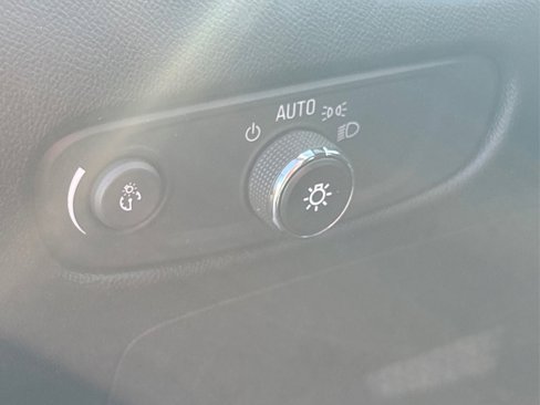 Used 2017 Chevrolet Malibu LT image 32