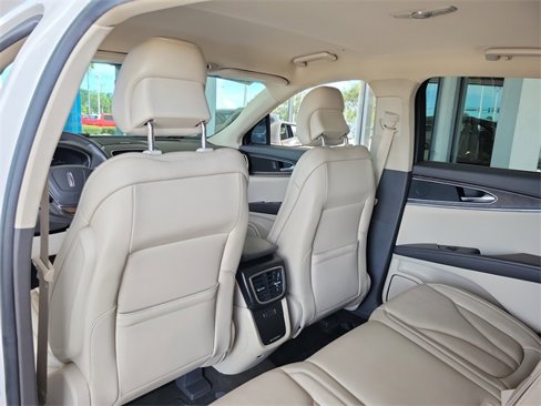 Used 2019 Lincoln Nautilus Select image 16