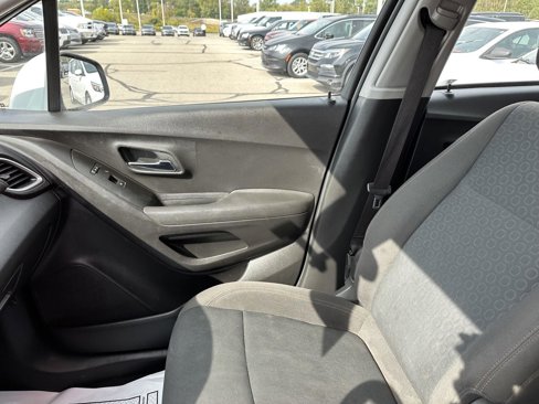 Used 2018 Chevrolet Trax LS image 35