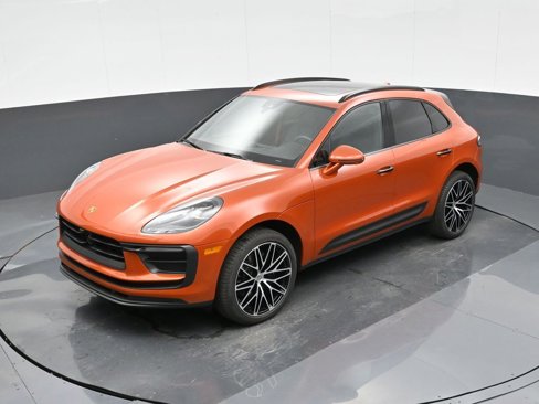 Certified 2025 Porsche Macan image 26