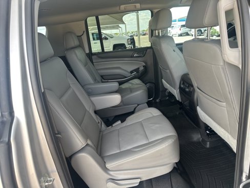 Used 2019 Chevrolet Suburban LT w/ LT Signature Package image 10