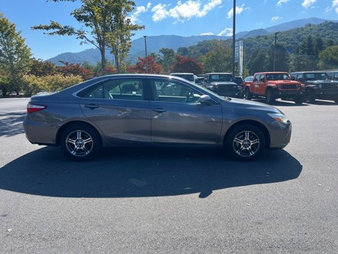 Used 2017 Toyota Camry LE image 2