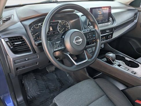 Used 2023 Nissan Rogue SV image 10