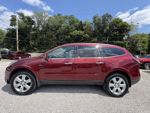 Used 2017 Chevrolet Traverse LT w/ Style and Technology Package image 3