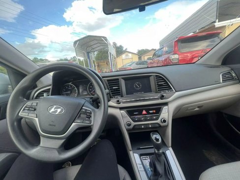 Used 2017 Hyundai Elantra SE image 31