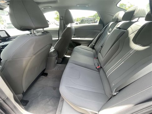 Certified 2025 Hyundai Elantra SEL image 11