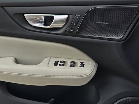 New 2025 Volvo V60 B5 Cross Country Ultra w/ Protection Package Premier image 20