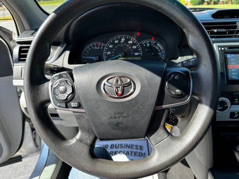 Used 2013 Toyota Camry L image 13