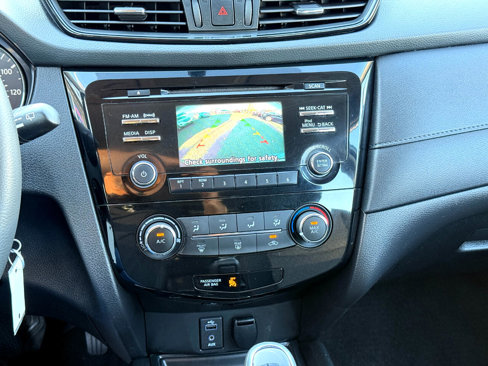 Used 2017 Nissan Rogue S image 21