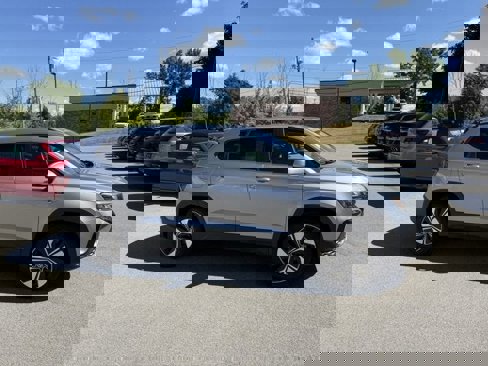 Certified 2024 Volkswagen Taos SE w/ Panoramic Sunroof Package image 3
