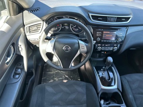 Used 2016 Nissan Rogue SV w/ SV Family Package image 9