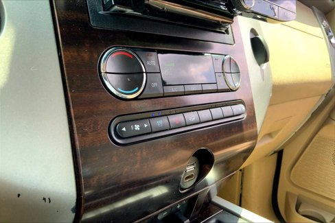 Used 2014 Ford Expedition XLT image 30
