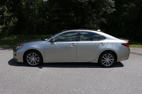 Used 2016 Lexus ES 300h image 2