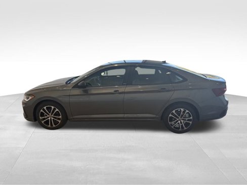 Used 2025 Volkswagen Jetta Sport image 2