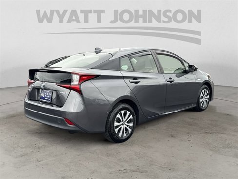Used 2021 Toyota Prius LE image 5