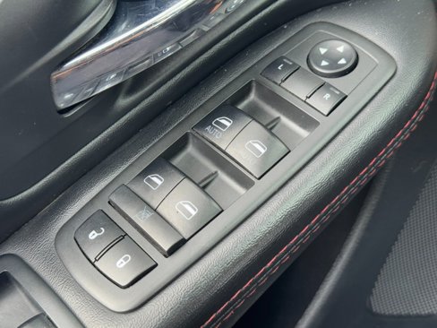 Used 2019 Dodge Grand Caravan SXT image 15