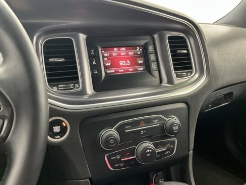 Used 2017 Dodge Charger SE image 9