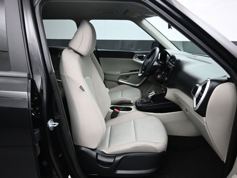 Used 2023 Kia Soul LX image 36