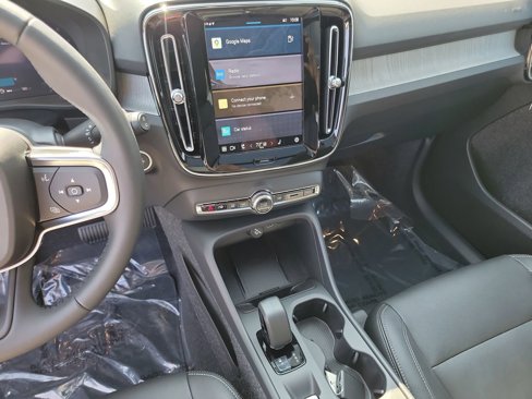 New 2025 Volvo XC40 B5 Core w/ Protection Package Premier image 18