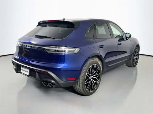 Certified 2025 Porsche Macan image 7