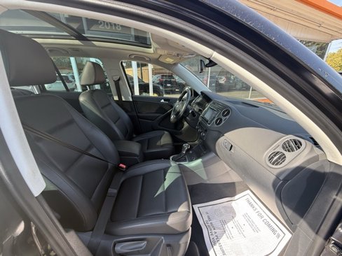 Used 2016 Volkswagen Tiguan SE image 11