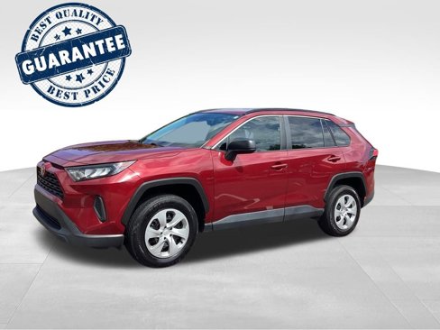 Used 2020 Toyota RAV4 LE image 2