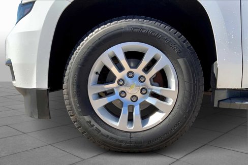 Used 2016 Chevrolet Suburban LT w/ Luxury Package image 10
