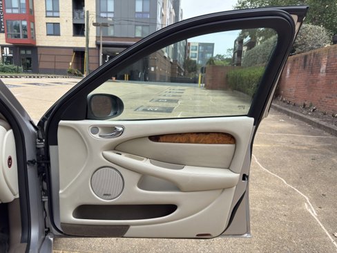 Used 2005 Jaguar X-TYPE 3.0 image 11