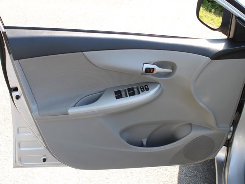 Used 2013 Toyota Corolla LE image 14