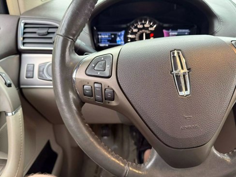 Used 2013 Lincoln MKX FWD image 25