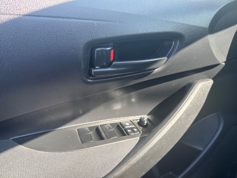 Used 2022 Toyota Corolla LE image 30