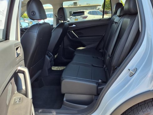 Used 2019 Volkswagen Tiguan SE image 12