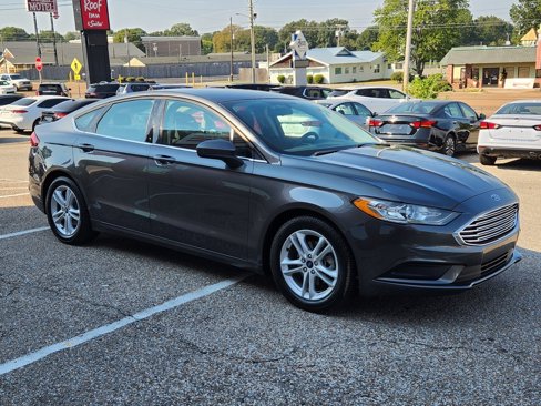 Used 2018 Ford Fusion SE w/ Fusion SE Technology Package image 6