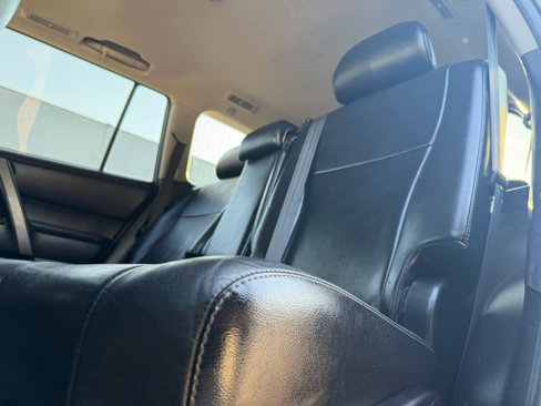 Used 2010 Toyota Highlander SE image 10