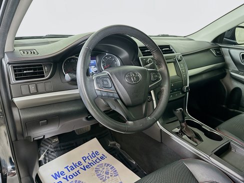 Used 2017 Toyota Camry SE image 9