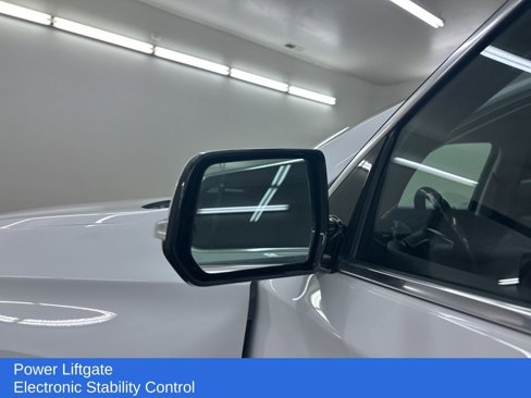 Used 2018 Chevrolet Traverse LT image 17