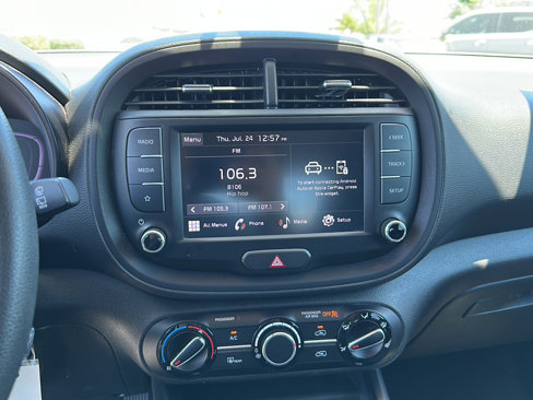 Used 2023 Kia Soul LX w/ LX Technology Package image 18