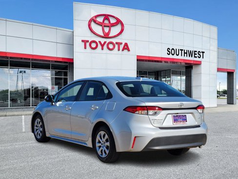 Used 2023 Toyota Corolla LE image 4