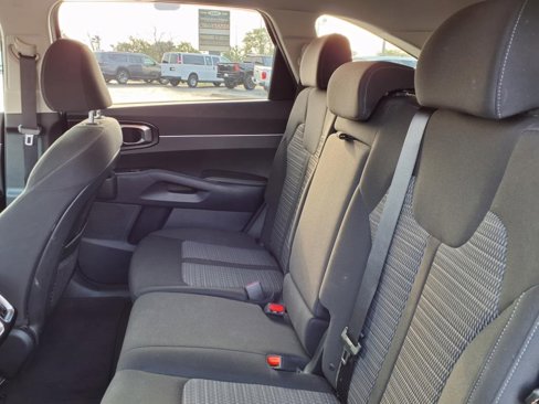 Used 2023 Kia Sorento LX image 12
