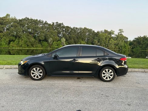 Used 2021 Toyota Corolla LE image 2