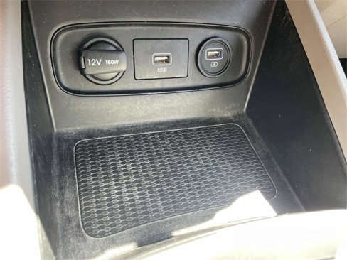 Used 2021 Hyundai Venue SEL image 23