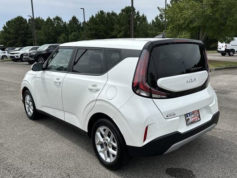 Used 2023 Kia Soul LX w/ LX Technology Package image 5